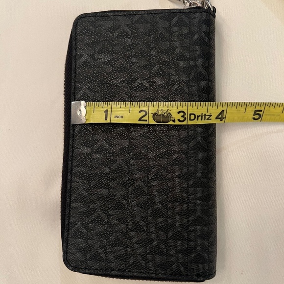 Michael Kors Like New Black Wallet - Picture 10 of 10